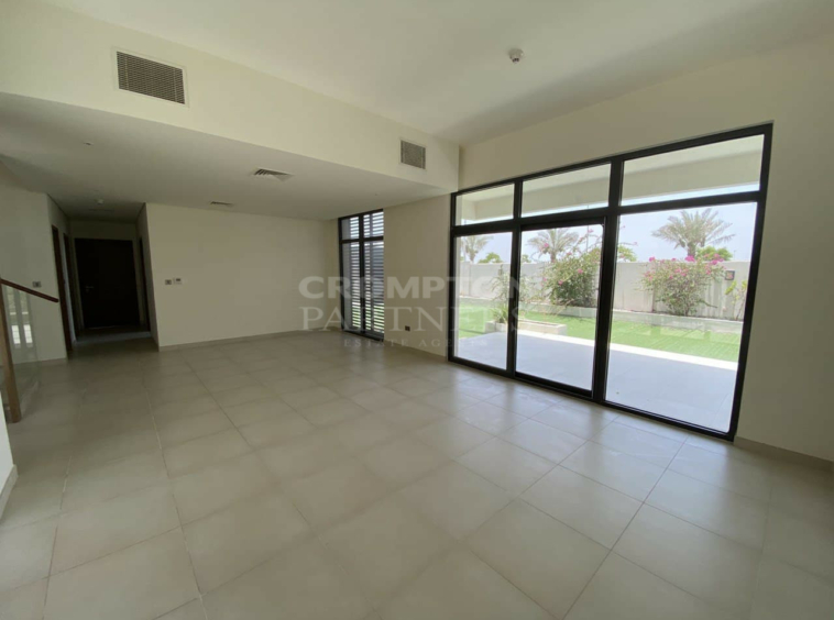 Prime Area | Big Layout | Garden | Vacant | 4 Chq