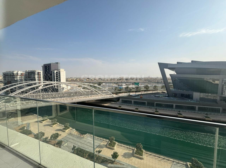 Mesmerizing | Balcony | Canal Views | Vacant