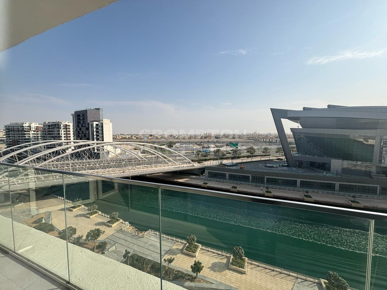 Mesmerizing | Balcony | Canal Views | Vacant